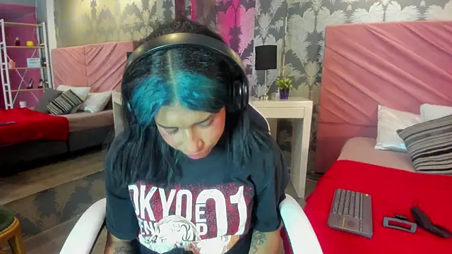 Karin Ks online show from 28, 10, 2025