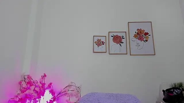 Snapshot of alana_111 chatting on 10, 10, 2025 alana 111 online show from 10, 10, 2025