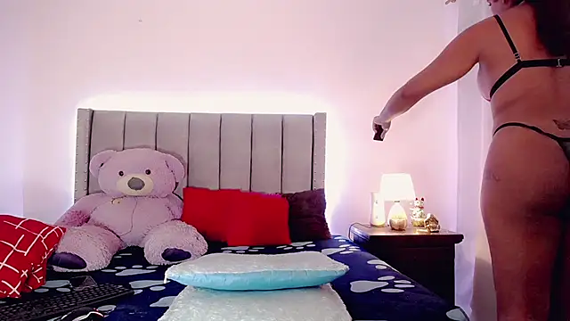 Snapshot of taniababy chatting on 25, 9, 2025 taniababy online show from 25, 9, 2025