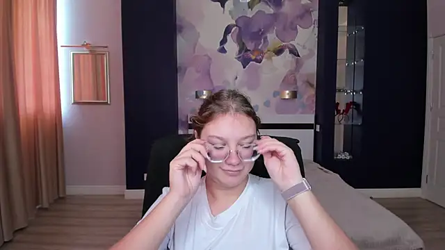 Snapshot of AngelinaLow chatting on 25, 9, 2025 AngelinaLow online show from 25, 9, 2025