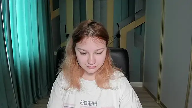 AngelinaLow online show from 30, 4, 2026
