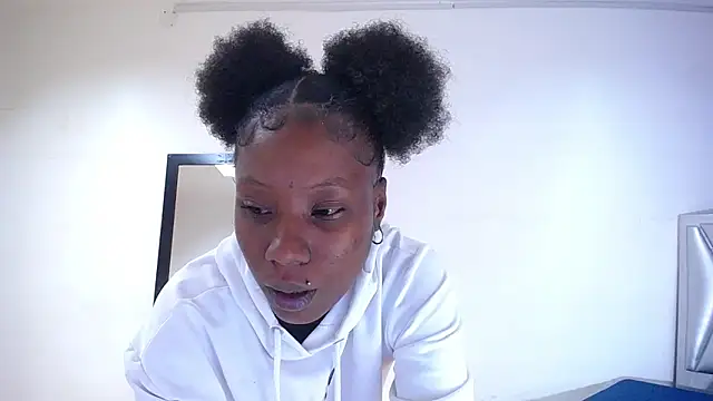 Snapshot of goldenn_ass1 chatting on 7, 10, 2025 goldenn ass1 online show from 7, 10, 2025