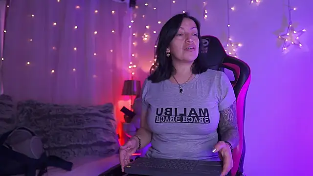 Snapshot of Madison_Mayer chatting on 6, 11, 2025 Madison Mayer online show from 6, 11, 2025