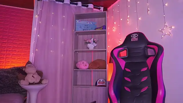 Snapshot of Madison_Mayer chatting on 11, 11, 2025 Madison Mayer online show from 11, 11, 2025