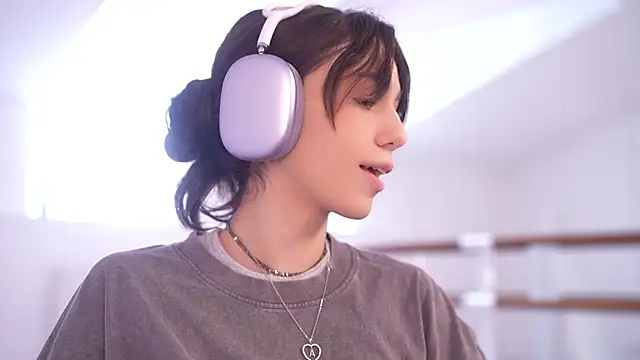 mystica  online show from 1, 10, 2025