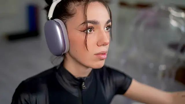 mystica  online show from 18, 12, 2025