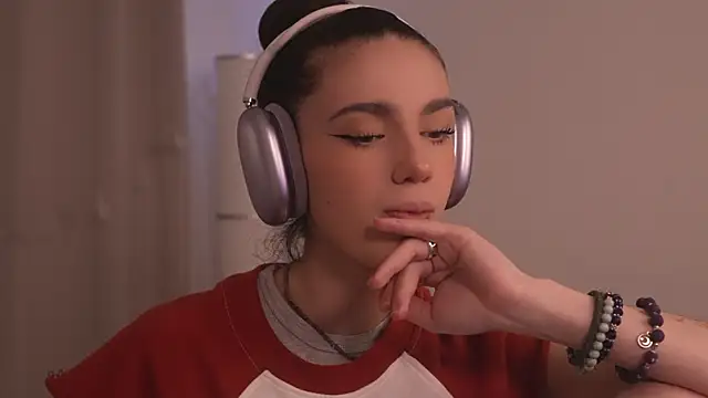 mystica  online show from 22, 12, 2025