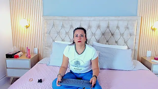 Hera goddesss online show from 24, 9, 2025