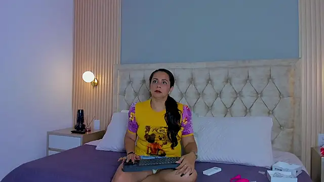 Hera goddesss online show from 4, 10, 2025