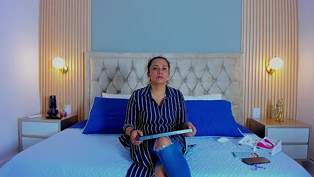 Hera goddesss online show from 6, 10, 2025