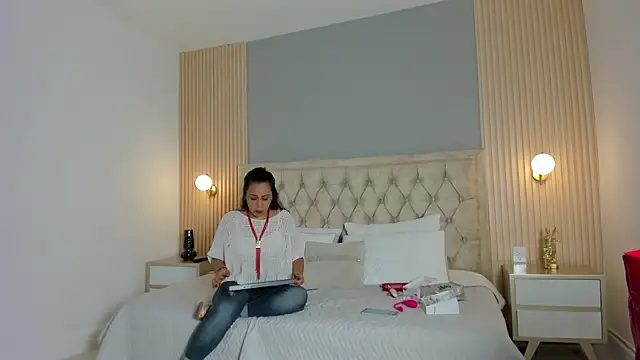 Hera goddesss online show from 17, 10, 2025