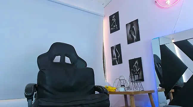 Snapshot of aurimel_valentina chatting on 13, 3, 2025 aurimel valentina online show from 13, 3, 2025