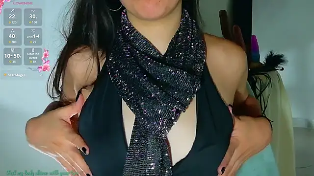 Emmi Roberts online show from 18, 11, 2025