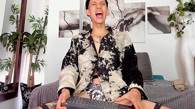 Snapshot of Giotrashy chatting on 16, 4, 2026 Giotrashy online show from 16, 4, 2026