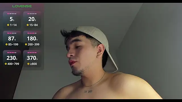 Snapshot of cmzo_ chatting on 12, 10, 2025 cmzo online show from 12, 10, 2025