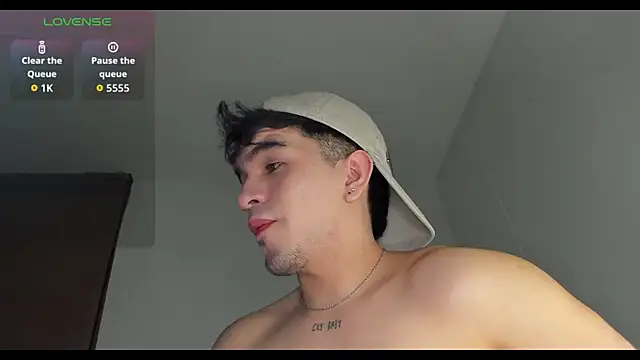 Snapshot of cmzo_ chatting on 13, 10, 2025 cmzo online show from 13, 10, 2025