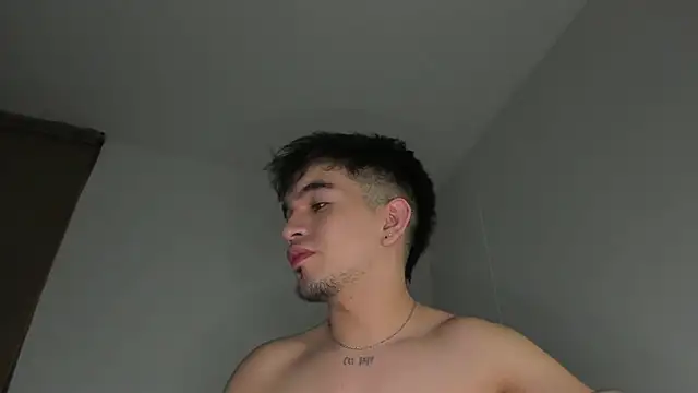 Snapshot of cmzo_ chatting on 4, 11, 2025 cmzo online show from 4, 11, 2025