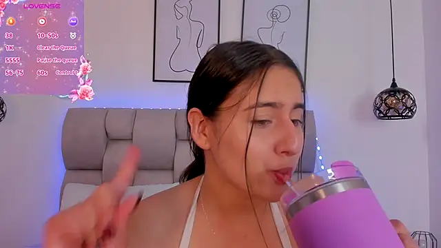 Snapshot of Hanna_Evans__ chatting on 6, 1, 2026 Hanna Evans online show from 6, 1, 2026