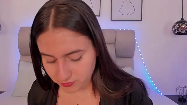 Snapshot of Hanna_Evans__ chatting on 4, 2, 2026 Hanna Evans online show from 4, 2, 2026