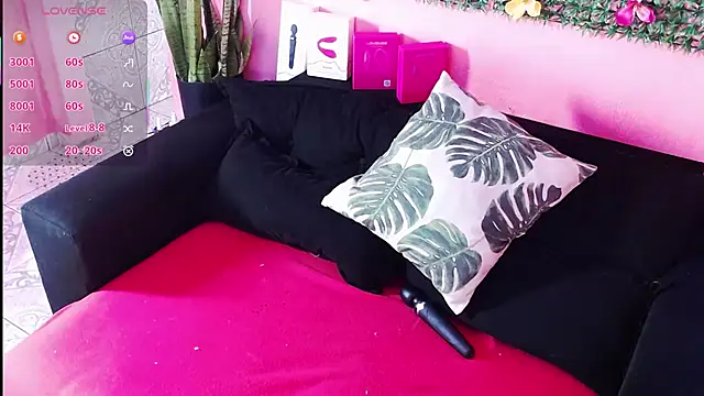 Snapshot of DianaGom chatting on 5, 10, 2025 DianaGom online show from 5, 10, 2025