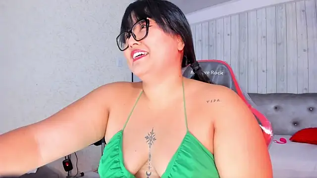 Snapshot of DianaGom chatting on 19, 12, 2025 DianaGom online show from 19, 12, 2025