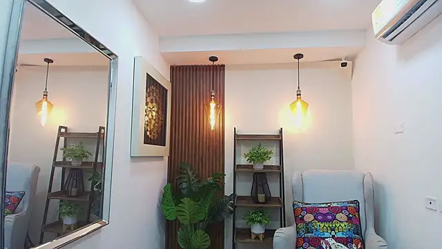 Coral Lise online show from 10, 9, 2025