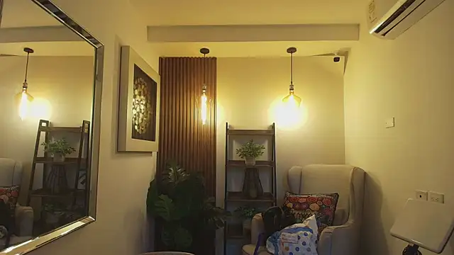 Coral Lise online show from 11, 9, 2025