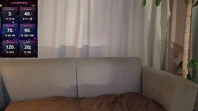 Snapshot of YuliethPetite chatting on 9, 2, 2026 YuliethPetite online show from 9, 2, 2026