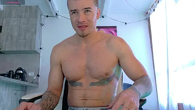 Snapshot of Ryannblue07 chatting on 5, 10, 2025 Ryannblue07 online show from 5, 10, 2025