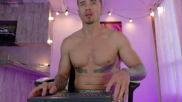 Snapshot of Ryannblue07 chatting on 1, 12, 2025 Ryannblue07 online show from 1, 12, 2025