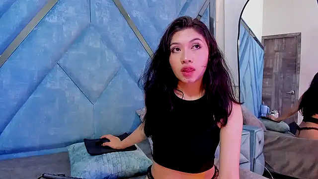 Snapshot of LauryAndNarem69 chatting on 12, 10, 2025 LauryAndNarem69 online show from 12, 10, 2025