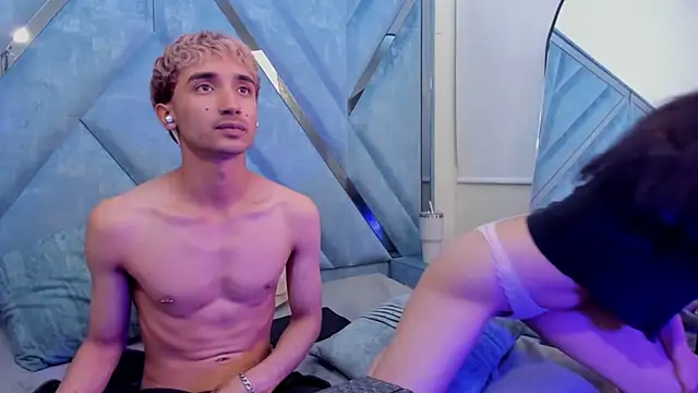 LauryAndNarem69 online show from 21, 12, 2025