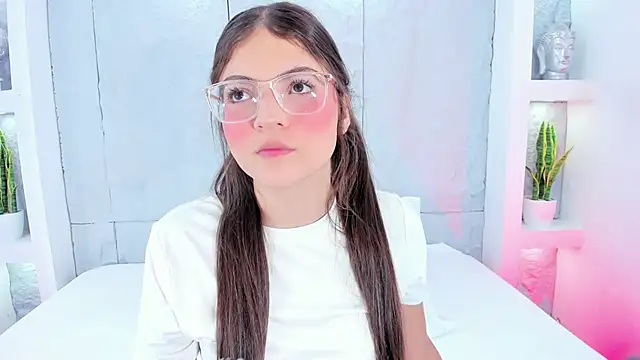 Snapshot of DulceVela_ chatting on 24, 10, 2025 DulceVela  online show from 24, 10, 2025