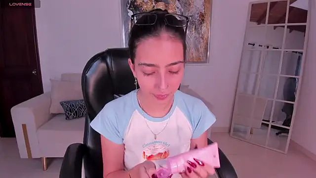 LarisaSmirnov online show from 2, 2, 2026