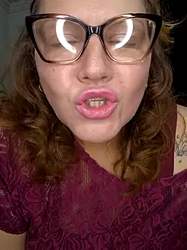 Snapshot of veludolunar chatting on 28, 10, 2025 veludolunar online show from 28, 10, 2025