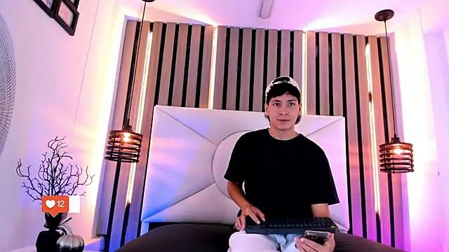 Jhojan twink online show from 9, 11, 2025