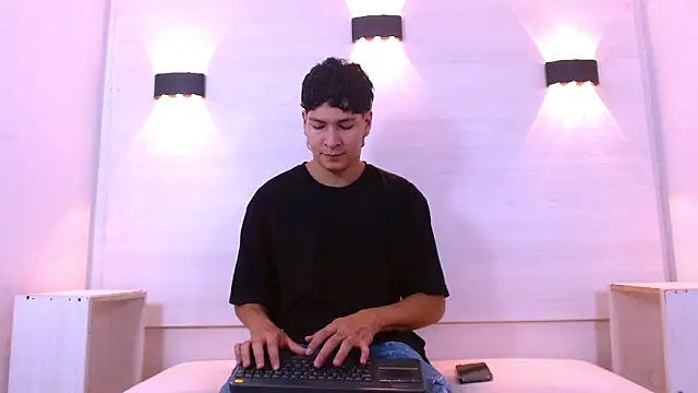 Jhojan twink online show from 24, 11, 2025