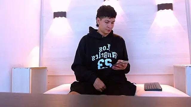 Jhojan twink online show from 16, 12, 2025