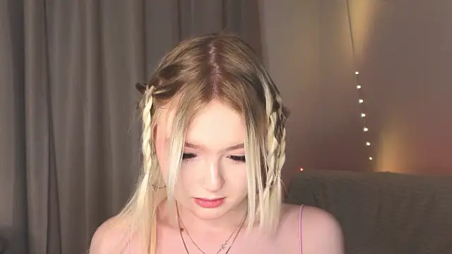 minigirl online show from 2, 2, 2026