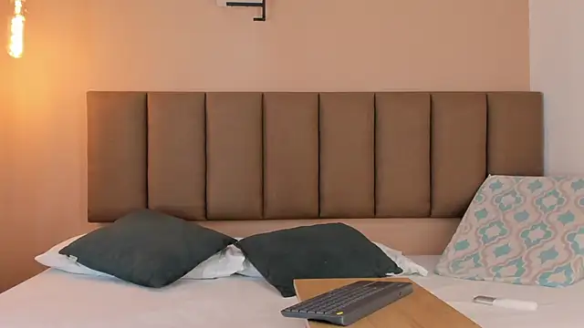 Snapshot of honeygray02 chatting on 6, 10, 2025 honeygray02 online show from 6, 10, 2025