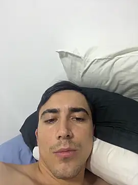 pareja curiosa19 online show from 16, 12, 2025