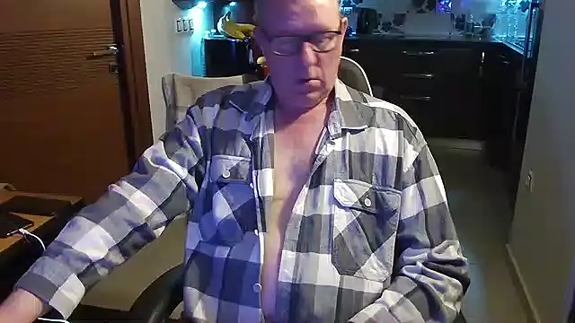 Snapshot of JamesBauer chatting on 17, 2, 2026 JamesBauer online show from 17, 2, 2026