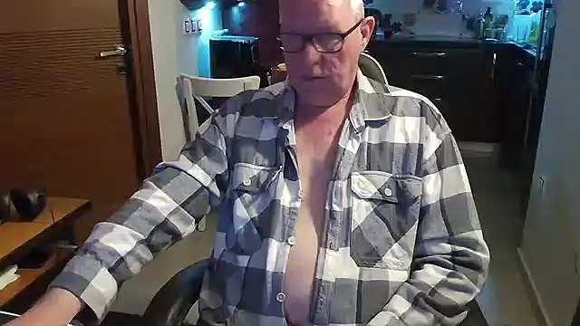 Snapshot of JamesBauer chatting on 25, 2, 2026 JamesBauer online show from 25, 2, 2026