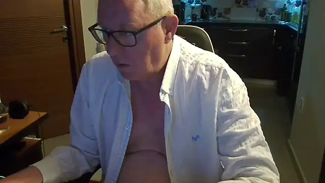 Snapshot of JamesBauer chatting on 27, 2, 2026 JamesBauer online show from 27, 2, 2026