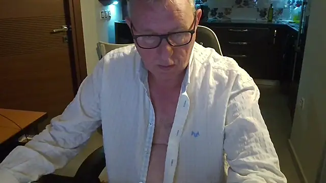 Snapshot of JamesBauer chatting on 1, 3, 2026 JamesBauer online show from 1, 3, 2026