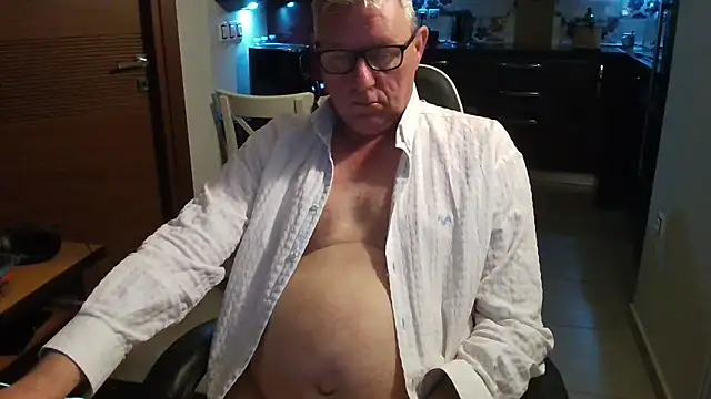 Snapshot of JamesBauer chatting on 3, 3, 2026 JamesBauer online show from 3, 3, 2026