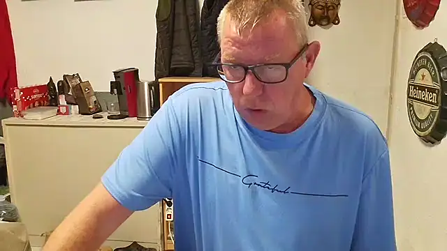 Snapshot of JamesBauer chatting on 12, 4, 2026 JamesBauer online show from 12, 4, 2026