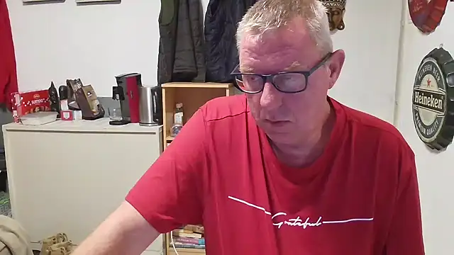 Snapshot of JamesBauer chatting on 13, 4, 2026 JamesBauer online show from 13, 4, 2026