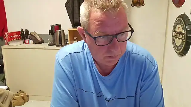 Snapshot of JamesBauer chatting on 16, 4, 2026 JamesBauer online show from 16, 4, 2026