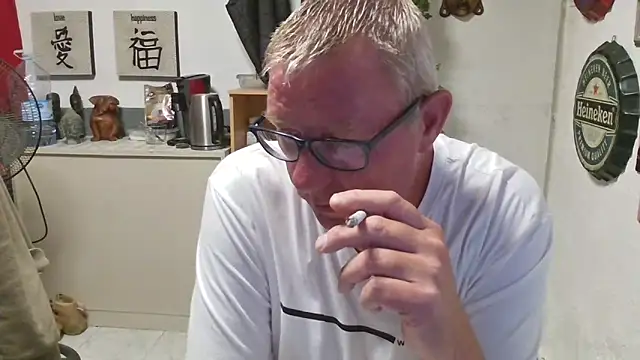Snapshot of JamesBauer chatting on 21, 4, 2026 JamesBauer online show from 21, 4, 2026